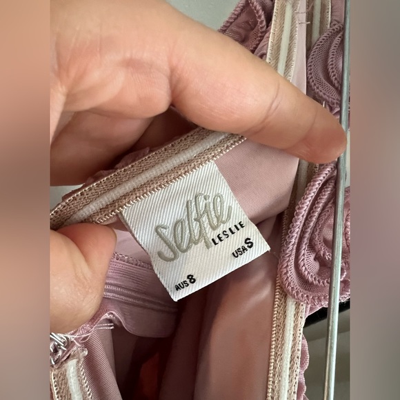 Selfie Leslie OFF-SHOULDER LETTUCE EDGE DETAIL RUCHED MINI DRESS BLUSH - Picture 5 of 5